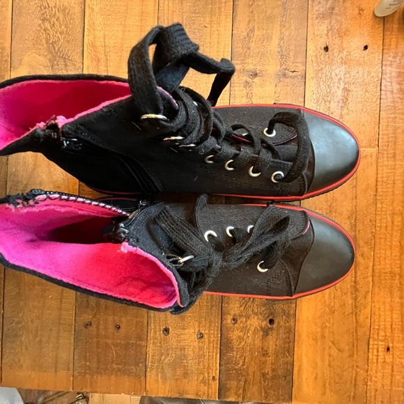 Black and Red Platform High Tops - Picture 7 of 15